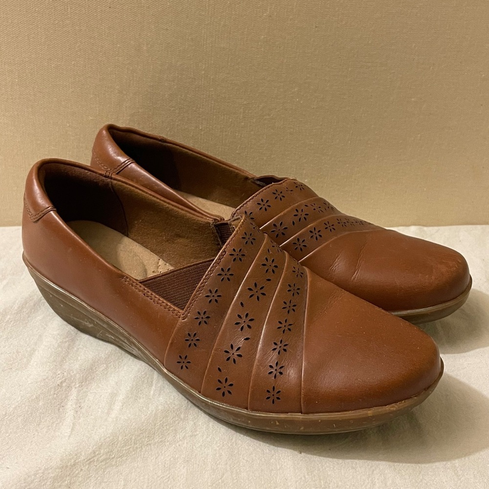 Clarks Collection Women's Size 7 Tan Leather Floral Slip‎ On Loafers Wedge Shoes